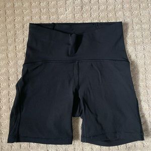 lululemon train times short 6”